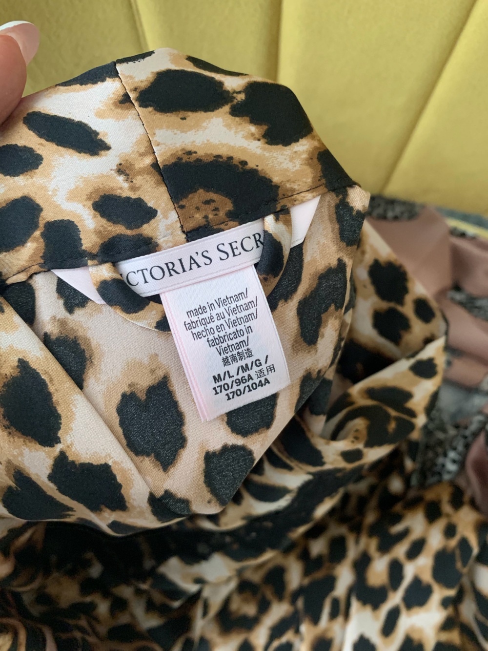 Victoria's Secret Robe - Picture 3 of 3